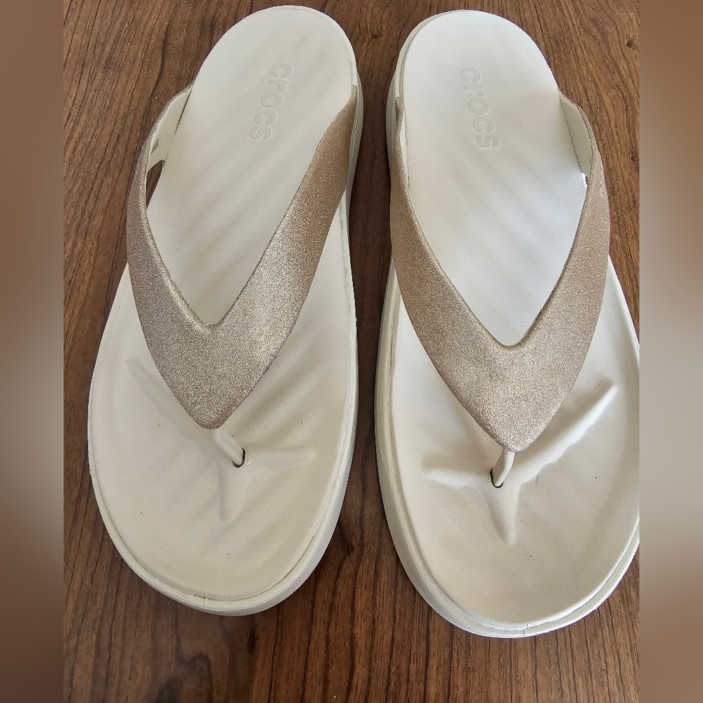 Crocs Women's Getaway Glitter Champagne Flip Flop Sandals Sz 11W